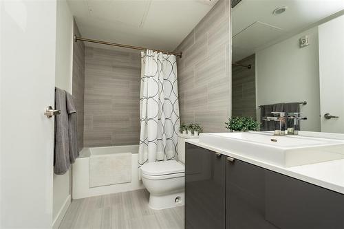 605 311 Hargrave Street, Winnipeg, MB - Indoor Photo Showing Bathroom