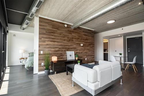 605 311 Hargrave Street, Winnipeg, MB - Indoor