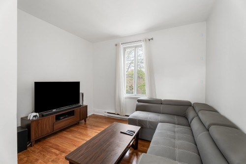 Living Room - 5412 Av. Montclair, Montréal (Côte-Des-Neiges/Notre-Dame-De-Grâce), QC - Indoor Photo Showing Living Room