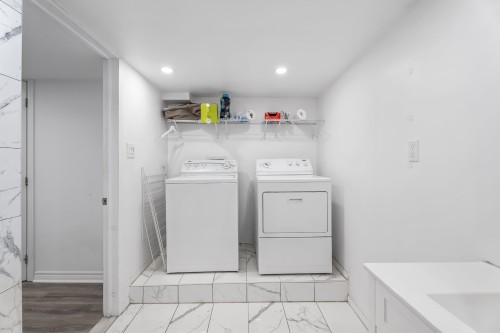 Vue d'ensemble - A-5410 Av. Montclair, Montréal (Côte-Des-Neiges/Notre-Dame-De-Grâce), QC - Indoor Photo Showing Laundry Room