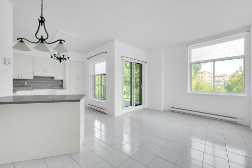 Salon - 105-305 Rue Laviolette, Saint-Jérôme, QC 