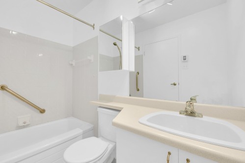 Salle de bains - 105-305 Rue Laviolette, Saint-Jérôme, QC 