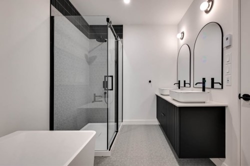 Bathroom - 74 Rue De L'Hibiscus, Granby, QC - Indoor Photo Showing Bathroom