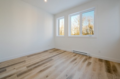 Bedroom - 74 Rue De L'Hibiscus, Granby, QC - Indoor Photo Showing Other Room