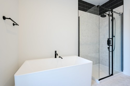 Salle de bains - 28 Rue De L'Hibiscus, Granby, QC - Indoor Photo Showing Bathroom