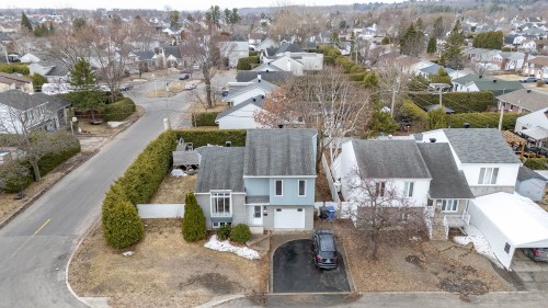 2752 Rue Desportes  Mascouche, QC J7K 3W3