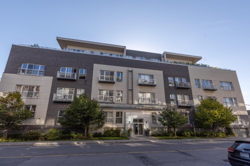 306-240 Ch. Bates  Mont-Royal, QC H3S 1A3