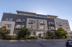 306-240 Ch. Bates Mont-Royal, QC H3S 1A3