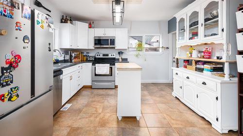 1006 Murdoch Street, Creston, BC - Indoor Photo Showing Kitchen