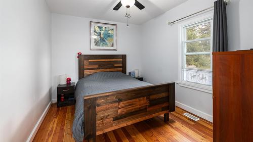 1006 Murdoch Street, Creston, BC - Indoor Photo Showing Bedroom