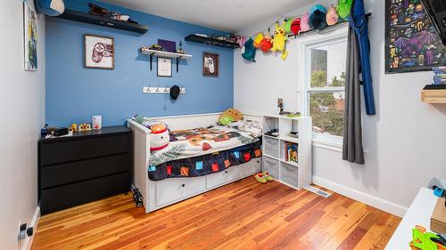 1006 Murdoch Street, Creston, BC - Indoor Photo Showing Bedroom
