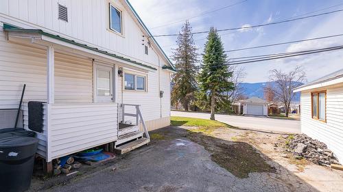 1006 Murdoch Street, Creston, BC - Outdoor With Exterior