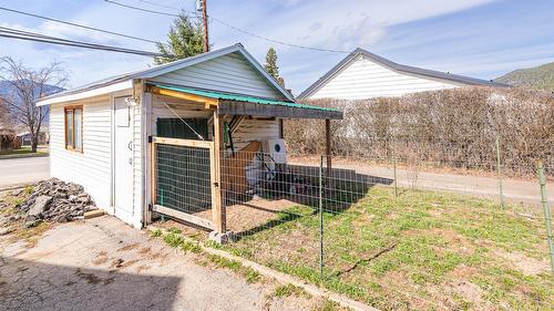 1006 Murdoch Street, Creston, BC - Outdoor