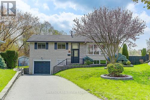 853 CAPRI COURT  Oshawa, ON L1H 1S2