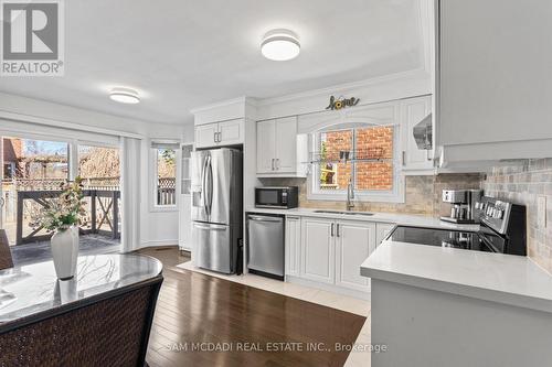 6282 Camgreen Circle, Mississauga, ON - Indoor Photo Showing Kitchen With Stainless Steel Kitchen With Upgraded Kitchen