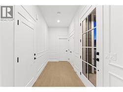 Spacious entry - 