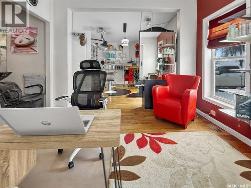 808 Chaplin Street, Swift Current, SK - Indoor