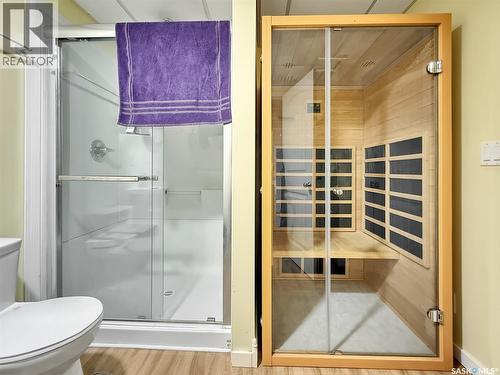 808 Chaplin Street, Swift Current, SK - Indoor Photo Showing Bathroom