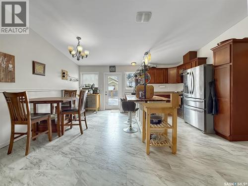 808 Chaplin Street, Swift Current, SK - Indoor Photo Showing Dining Room