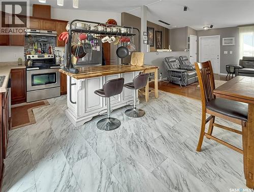 808 Chaplin Street, Swift Current, SK - Indoor