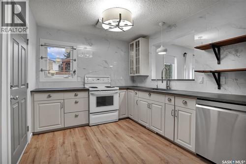 226 Candle Crescent, Saskatoon, SK - Indoor Photo Showing Kitchen