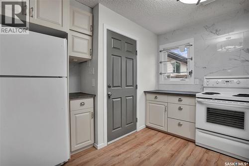 226 Candle Crescent, Saskatoon, SK - Indoor Photo Showing Kitchen