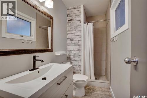 226 Candle Crescent, Saskatoon, SK - Indoor Photo Showing Bathroom