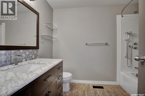 226 Candle Crescent, Saskatoon, SK - Indoor Photo Showing Bathroom