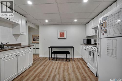 226 Candle Crescent, Saskatoon, SK - Indoor Photo Showing Kitchen
