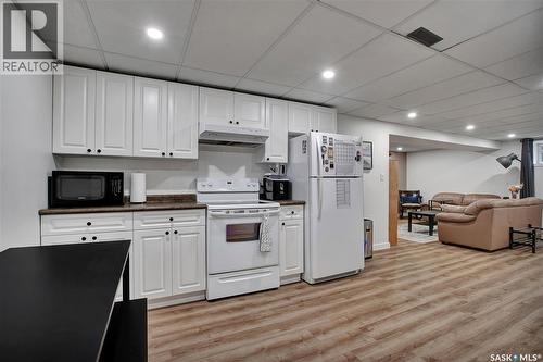 226 Candle Crescent, Saskatoon, SK - Indoor Photo Showing Kitchen