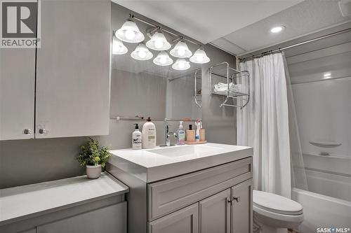 226 Candle Crescent, Saskatoon, SK - Indoor Photo Showing Bathroom