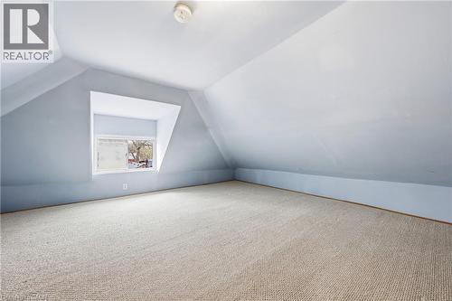 Spacious attic room featuring sloped ceilings, a dormer window, and light-colored carpeting - 30 Grand Avenue, Caledonia, ON 