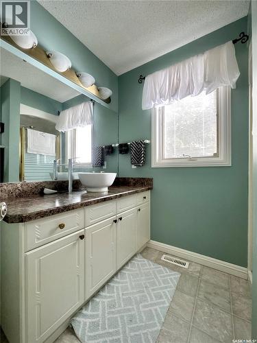 140 Morrison Drive, Yorkton, SK - Indoor Photo Showing Bathroom