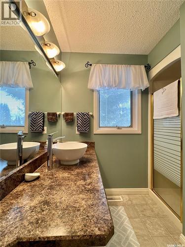 140 Morrison Drive, Yorkton, SK - Indoor Photo Showing Bathroom