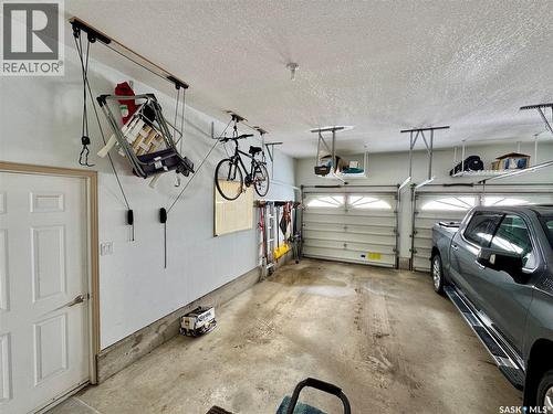 140 Morrison Drive, Yorkton, SK - Indoor Photo Showing Garage