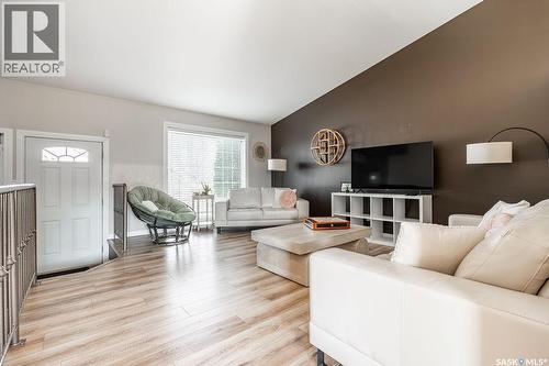 671 Fairbrother Place, Saskatoon, SK - Indoor Photo Showing Living Room