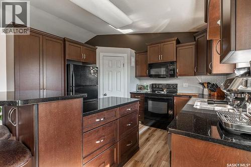 671 Fairbrother Place, Saskatoon, SK - Indoor Photo Showing Kitchen