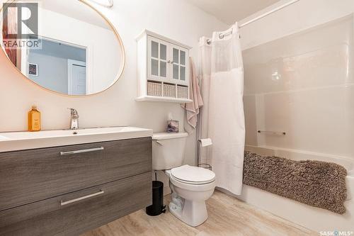671 Fairbrother Place, Saskatoon, SK - Indoor Photo Showing Bathroom