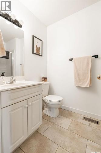 671 Fairbrother Place, Saskatoon, SK - Indoor Photo Showing Bathroom