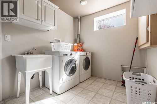 671 Fairbrother Place, Saskatoon, SK - Indoor Photo Showing Laundry Room