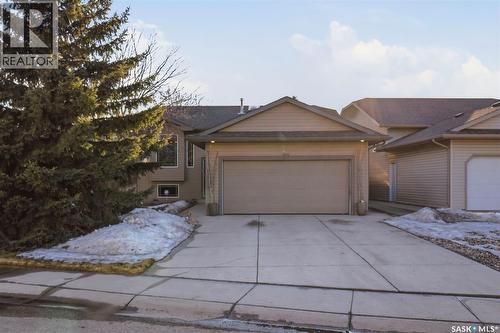 402 Overholt Crescent, Saskatoon, SK - Outdoor