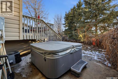402 Overholt Crescent, Saskatoon, SK - Outdoor
