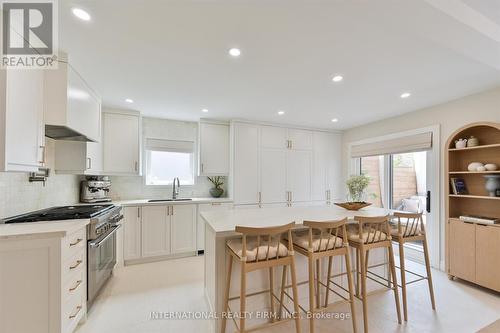 7337 Sandhurst Drive, Mississauga, ON - Indoor Photo Showing Kitchen With Upgraded Kitchen