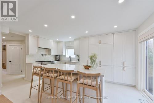 7337 Sandhurst Drive, Mississauga, ON - Indoor Photo Showing Kitchen With Upgraded Kitchen