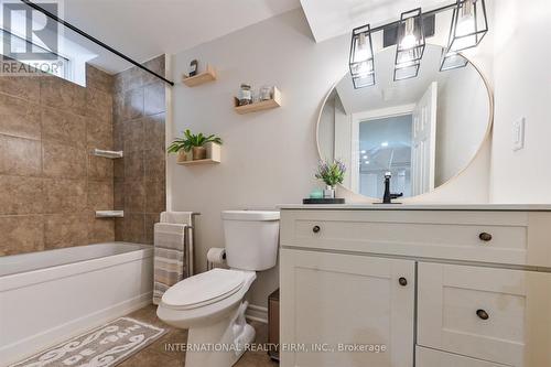 7337 Sandhurst Drive, Mississauga, ON - Indoor Photo Showing Bathroom