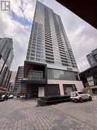 712 - 19 BATHURST STREET Toronto, ON M5V 0N2