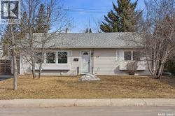 27 Lindsay DRIVE  Saskatoon, SK S7H 3E2