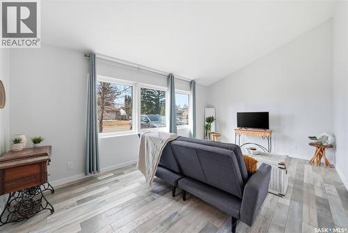27 Lindsay Drive, Saskatoon, SK - Indoor Photo Showing Bedroom