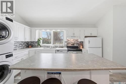 27 Lindsay Drive, Saskatoon, SK - Indoor Photo Showing Laundry Room