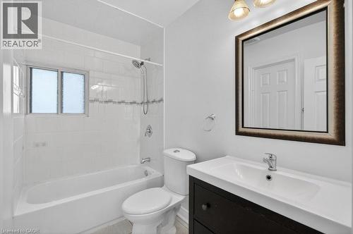 299 Britannia Avenue, Hamilton, ON - Indoor Photo Showing Bathroom
